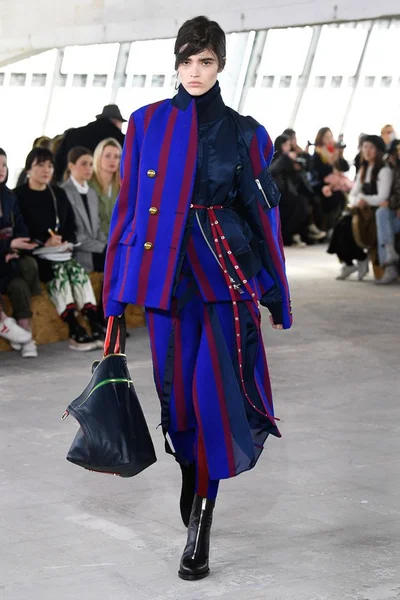Look 3